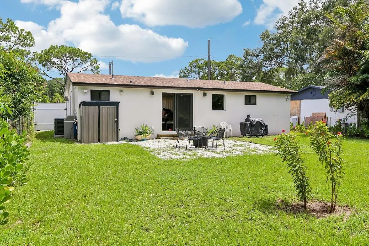 Coastal Comfort Retreat Getaway Near Hospitals 坦帕