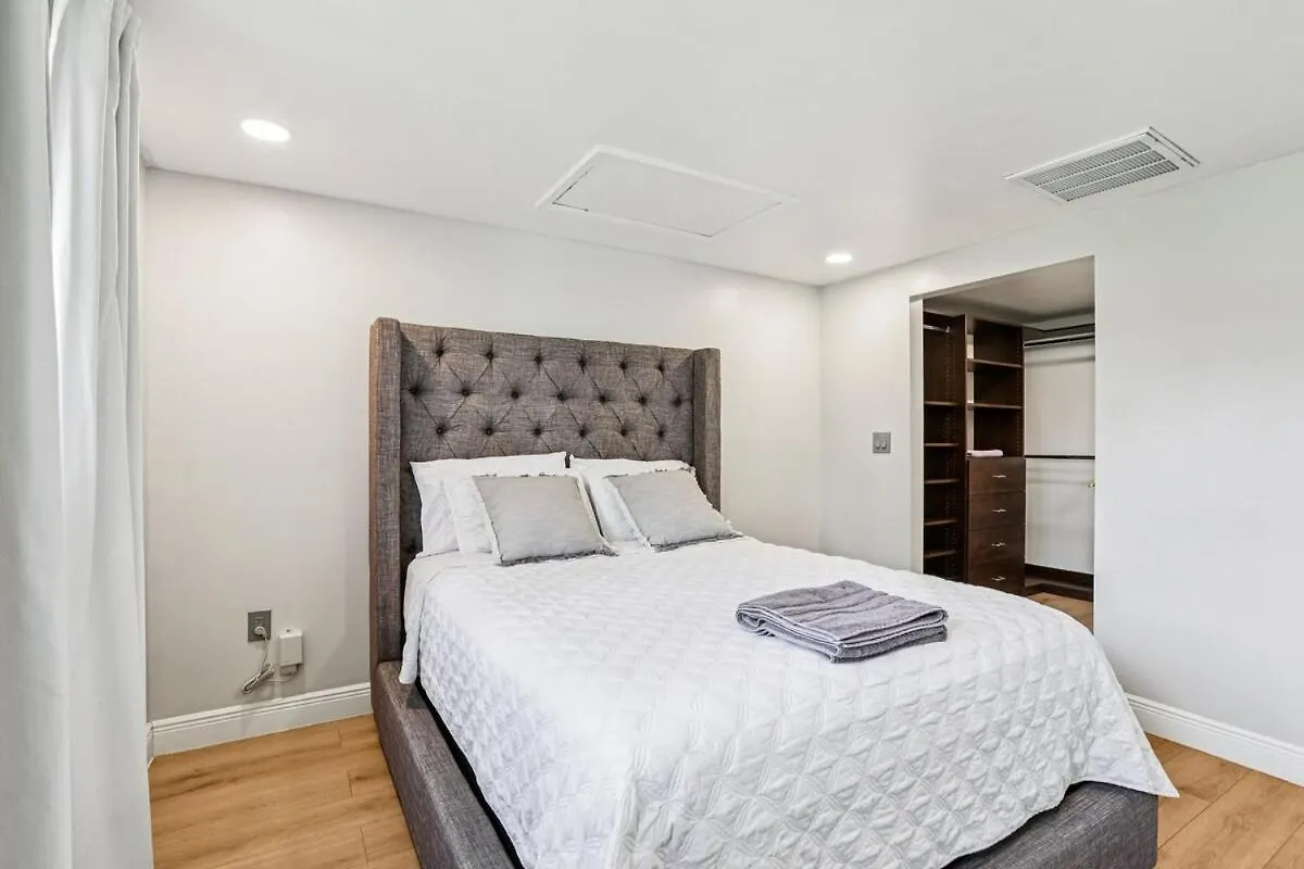 Coastal Comfort Retreat Getaway Near Hospitals 坦帕 度假居